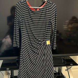 Tahari office dress size 4. Barely worn.